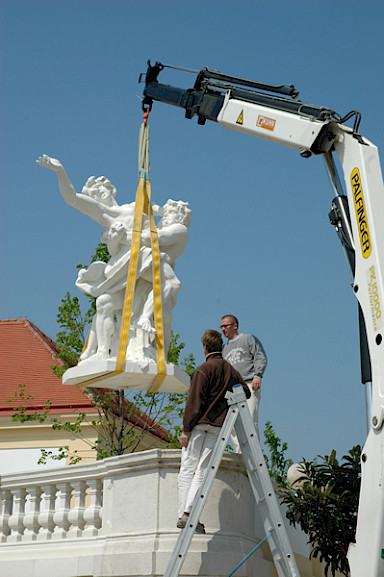Transport and assembly of the completed copies in Schlosshof castle