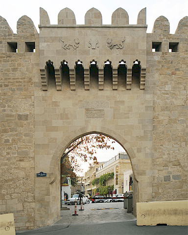 Double city gate north of Qoşa Gala, gate entrance after completion