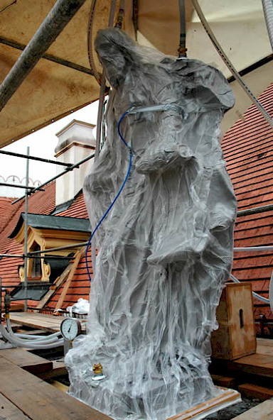 Skulptur in Vakuum Verpackung