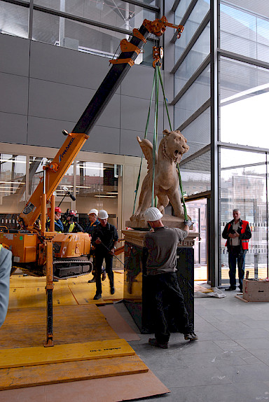 Move the Lion of St. Mark on base in the lobby of the new central train station