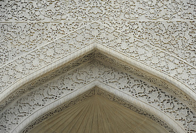 Pointed arch ornament detail Divanxana, after completion