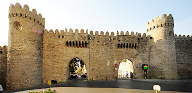 Double city gate north of Qoşa Gala, pre-state