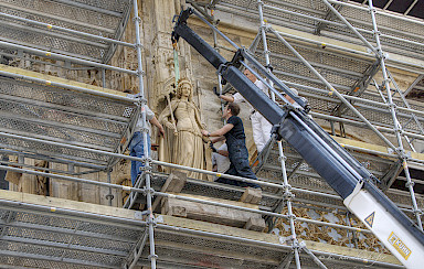 sculptures mounting