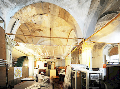 Beyler Mosque interior - pillars supported three-aisled vaulted hall, pre-state