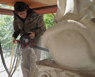 Cutting through the hardstand joint during demounting