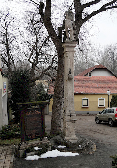 Prangersäule Hollenburg, Vorzustand